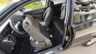 Ford Focus 2002-thumb-17