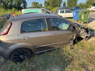 Fiat Punto Evo 2010 Τρακαρισμένο Εμπρός Δεξιά για ανταλλακτικά ή κυκλοφορία!!!