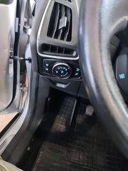 Ford Focus 2011 3 TITANIUM-thumb-14