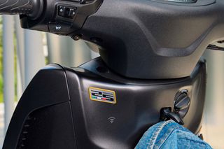 Piaggio Beverly 400 2026 ANNIVERSARY-thumb-2