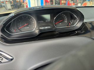 Peugeot 208 2015-thumb-5