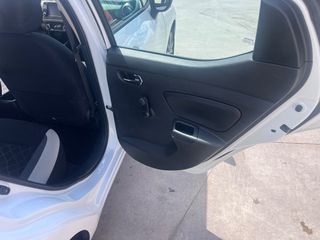Nissan Micra 2017-thumb-13
