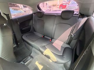 Audi A1 2011-thumb-7
