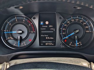 Toyota Hilux 2021-thumb-14
