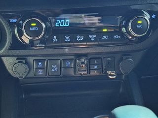 Toyota Hilux 2021-thumb-18
