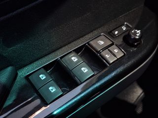 Toyota Hilux 2021-thumb-23
