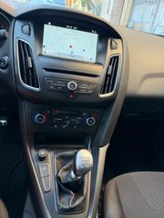 Ford Focus 2018 st Line-thumb-7