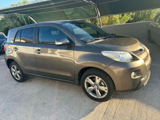 Toyota Urban Cruiser 2012