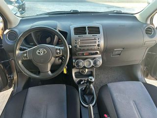 Toyota Urban Cruiser 2012-thumb-12