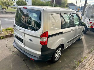 Ford Transit Courier 2019-thumb-6