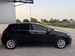 Mercedes-Benz A 180 2013-thumb-11