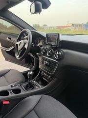 Mercedes-Benz A 180 2013-thumb-26