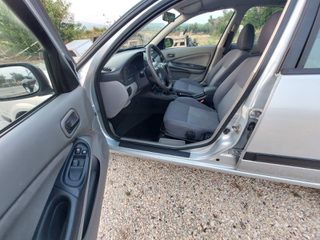 Nissan Almera 2003-thumb-16
