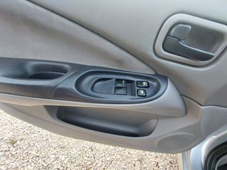 Nissan Almera 2003-thumb-21