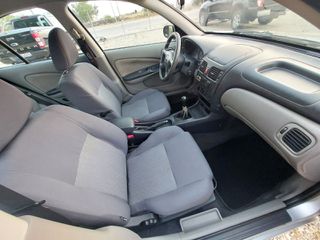 Nissan Almera 2003-thumb-22