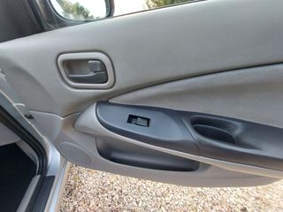 Nissan Almera 2003-thumb-24