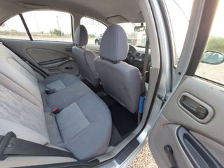 Nissan Almera 2003-thumb-23