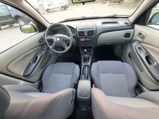 Nissan Almera 2003-thumb-25
