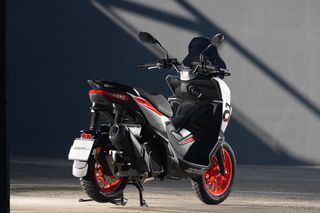 Aprilia SR GT 200 2026-thumb-3