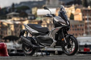 Aprilia SR GT 400 2026-thumb-1