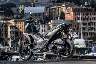 Aprilia SR GT 400 2026-thumb-2