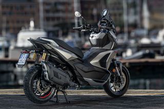 Aprilia SR GT 400 2026-thumb-3