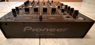 Pioneer DJM-700-thumb-1