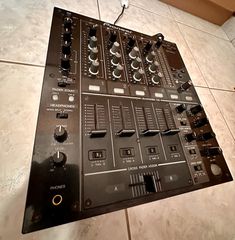 Pioneer DJM-700-thumb-2