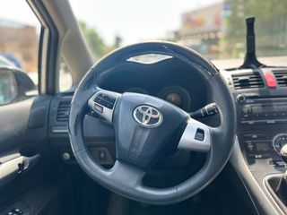 Toyota Auris 2012-thumb-6
