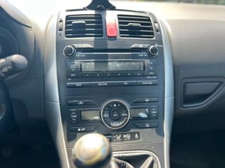 Toyota Auris 2012-thumb-5