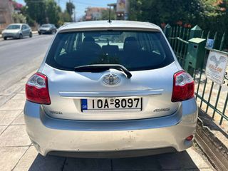 Toyota Auris 2012-thumb-8