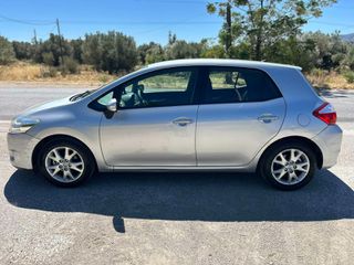 Toyota Auris 2012-thumb-2