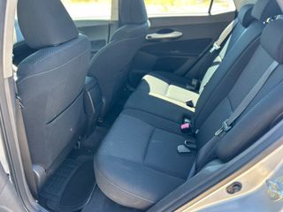 Toyota Auris 2012-thumb-11