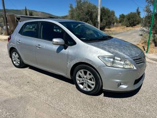 Toyota Auris 2012-thumb-13