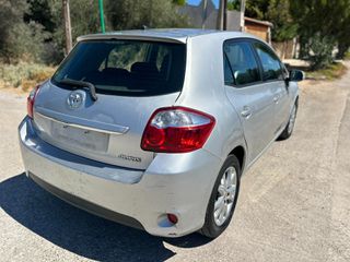 Toyota Auris 2012-thumb-15