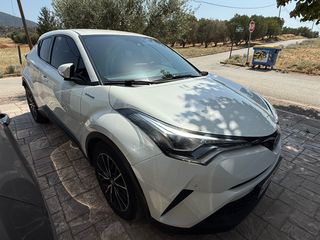 Toyota C-HR 2018 hybrid