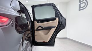 Porsche Cayenne 2023 3.0i V6 e-HYBRID PLUG-IN TIPTRONIC S SUN. PAN./AUTOBESIKOS-thumb-41