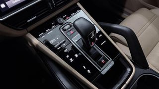 Porsche Cayenne 2023 3.0i V6 e-HYBRID PLUG-IN TIPTRONIC S SUN. PAN./AUTOBESIKOS-thumb-59