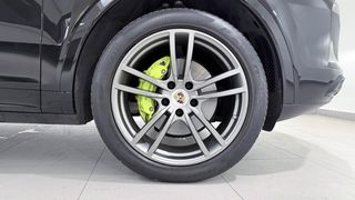 Porsche Cayenne 2023 3.0i V6 e-HYBRID PLUG-IN TIPTRONIC S SUN. PAN./AUTOBESIKOS-thumb-21