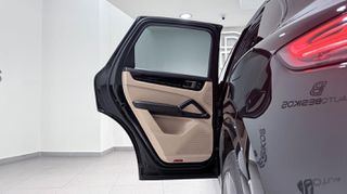 Porsche Cayenne 2023 3.0i V6 e-HYBRID PLUG-IN TIPTRONIC S SUN. PAN./AUTOBESIKOS-thumb-35