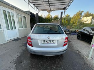 Skoda Fabia 2002-thumb-5