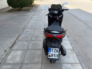 Yamaha XMAX 250 2015-thumb-8