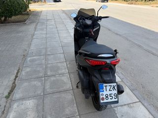 Yamaha XMAX 250 2015-thumb-9
