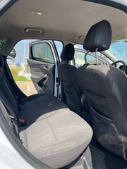 Ford Focus 2011 Titanium-thumb-16