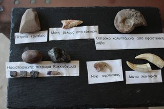 Πωλούνται διάφορα παλαιολιθικά εργαλεία