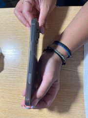 Iphone 16 pro max-thumb-1