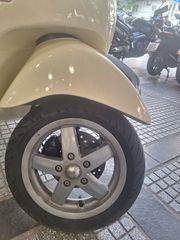 Piaggio Vespa LX 150 2011-thumb-18