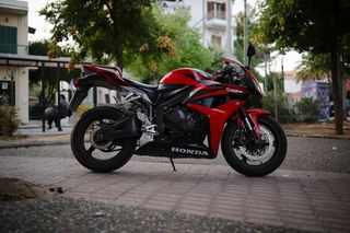 Honda CBR 600RR 2008 2008-thumb-1