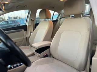Volkswagen Passat 2014-thumb-18