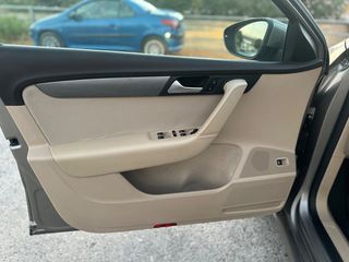 Volkswagen Passat 2014-thumb-23